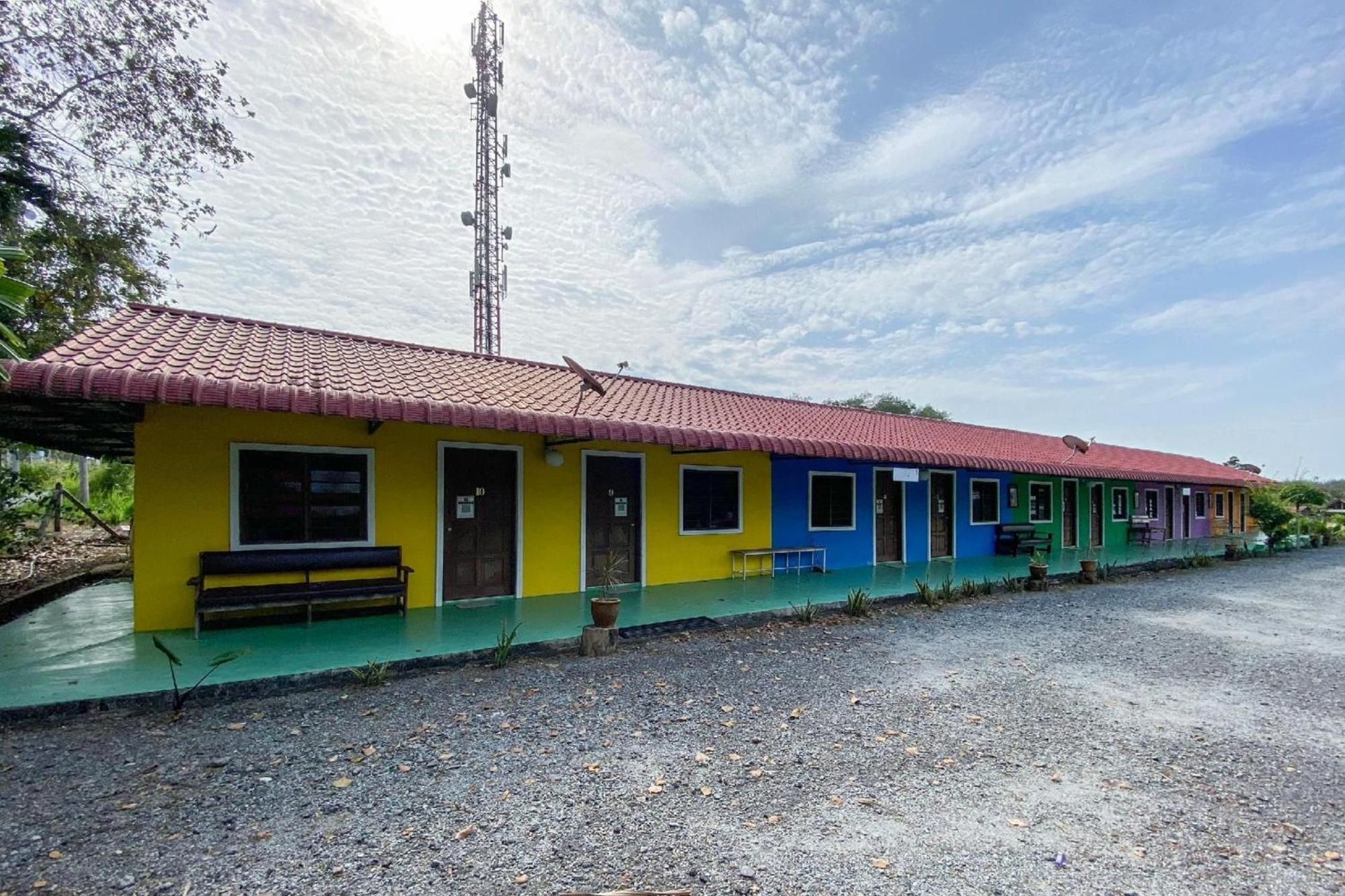 Capital O 90168 Serambi Pelangi Chalet Чанглун Екстериор снимка