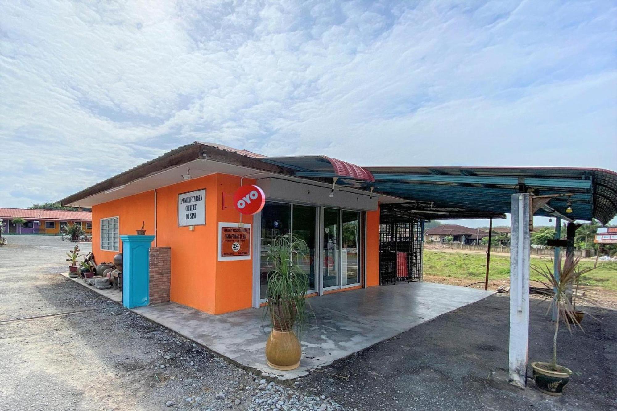 Capital O 90168 Serambi Pelangi Chalet Чанглун Екстериор снимка